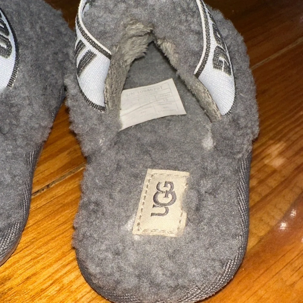 UGG Kids Charcoal Fluffy Slippers